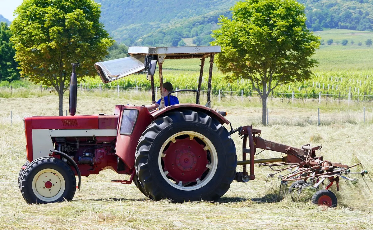 tractor, agriculture, farm, farming, farming vehicle, agricultural vehicle, landscape, tractor, tractor, tractor, tractor, tractor
